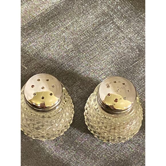 VTG Mini Salt & Pepper Shakers Clear Glass Diamond pattern Chrome tops EUC - Picture 7 of 10